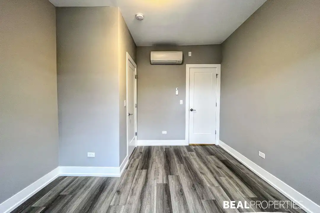 3943 N Janssen Ave unit N1 - View 3