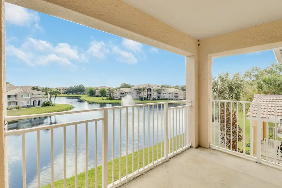 141 SW Palm Dr unit 306 - View 5