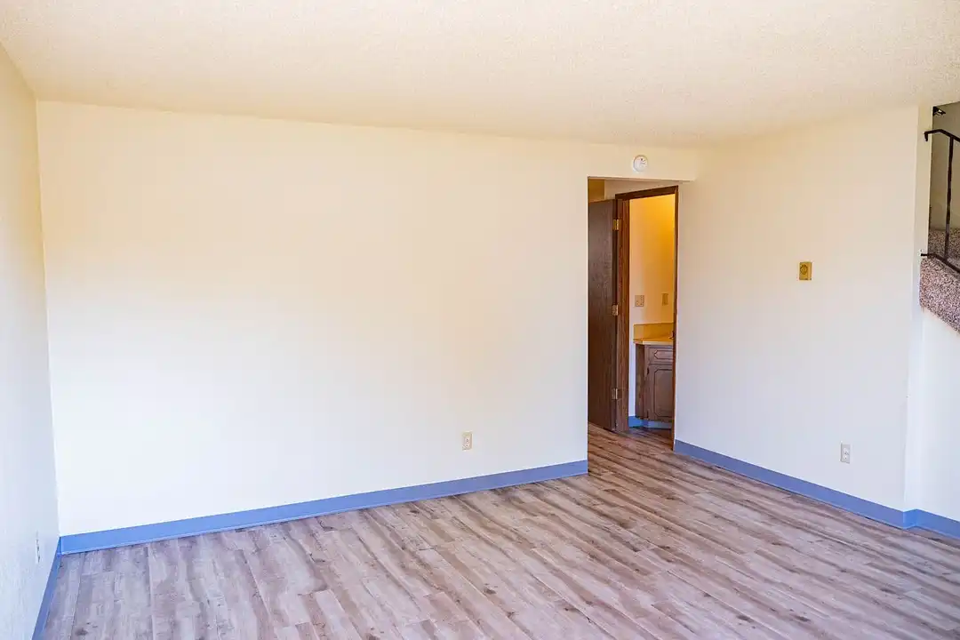 Villa Capri Apartments - More