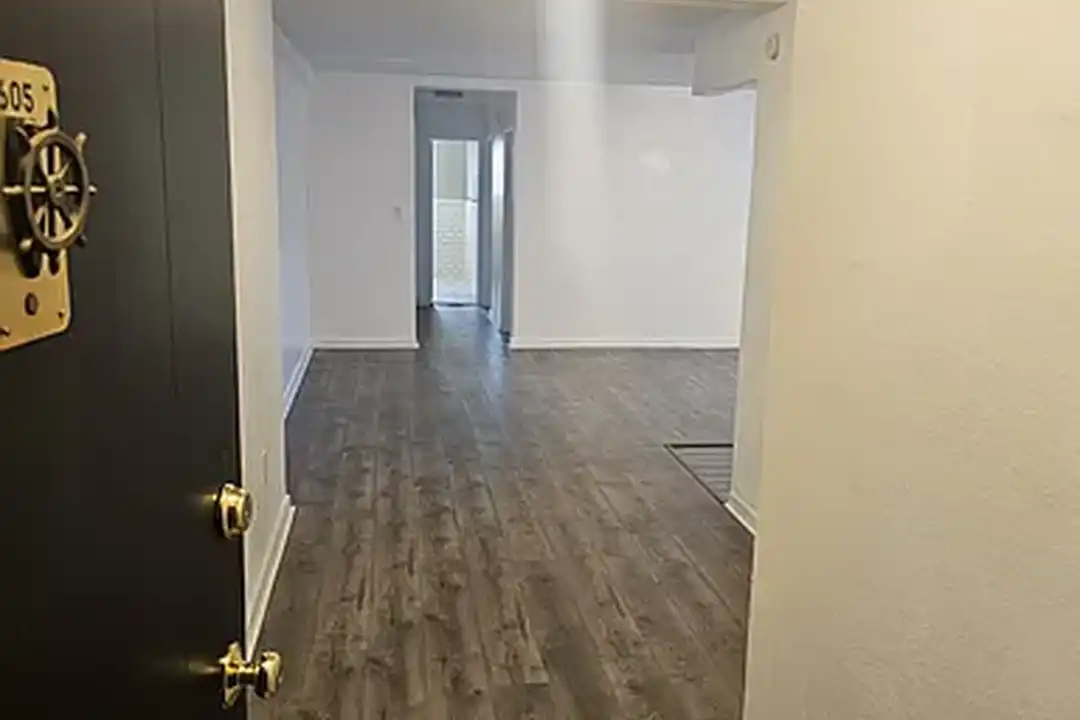 11720 Edgewater Dr unit 605 – photo 1