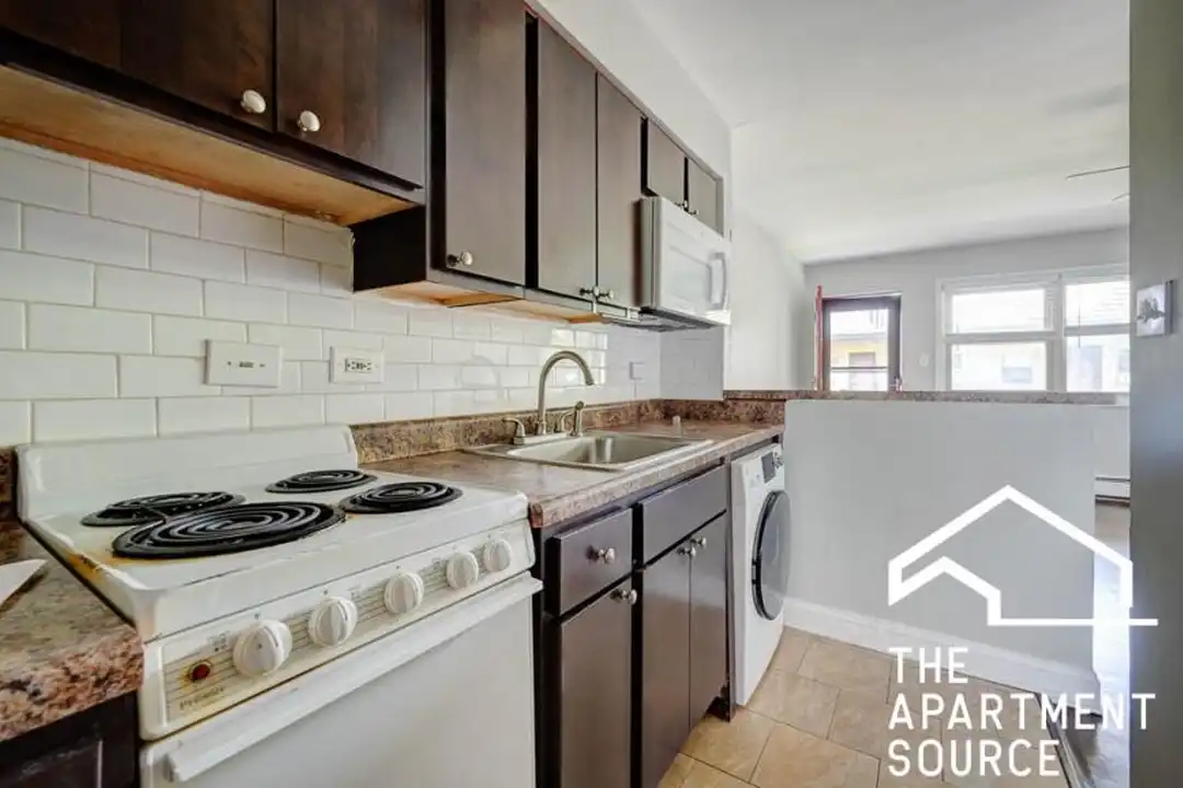 Apartment in Lake View Township, Andersonville, Edgewater - View 2