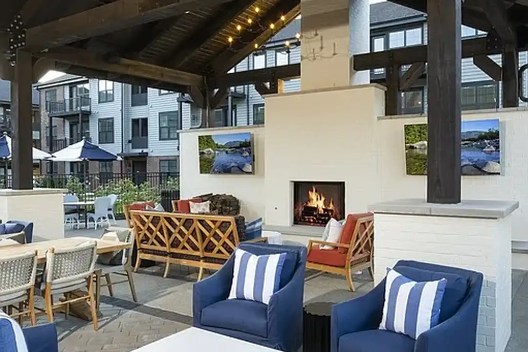 Maison Apartments – photo 1