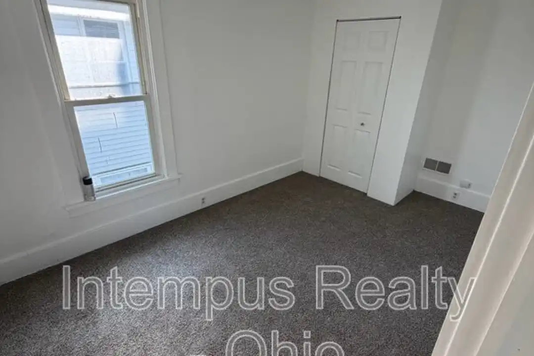 45 Park Ave – photo 1 of 8