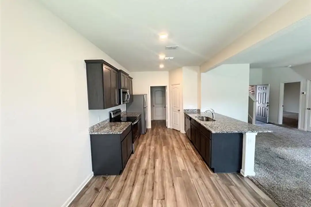752 Saratoga Dr - View 2