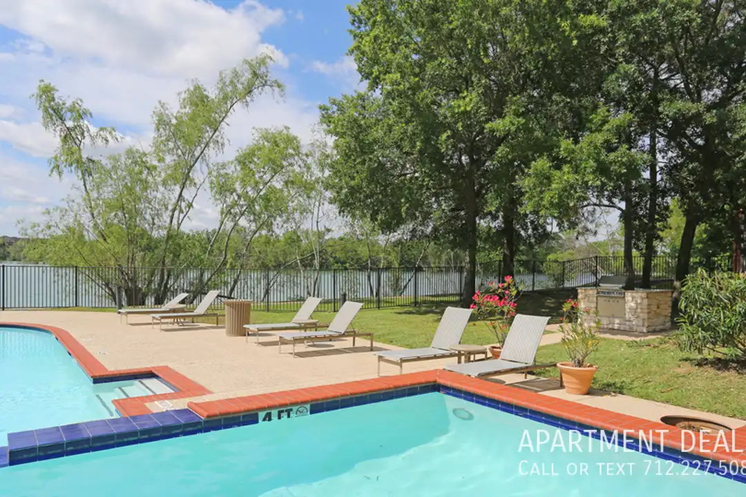 10127 Windmill Lakes Blvd – pohled 3