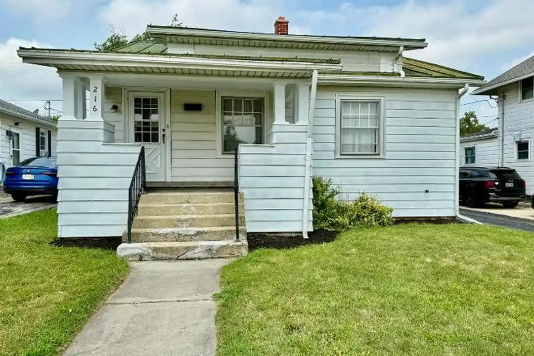 216 18th St – photo 1 of 14