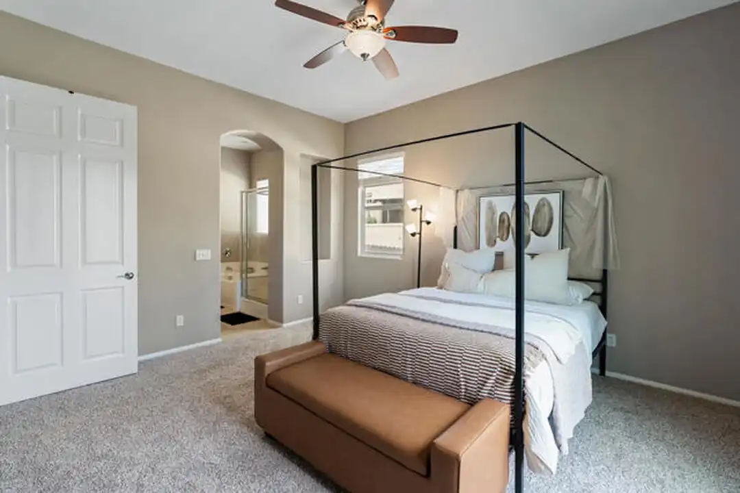 49418 Wayne St - More