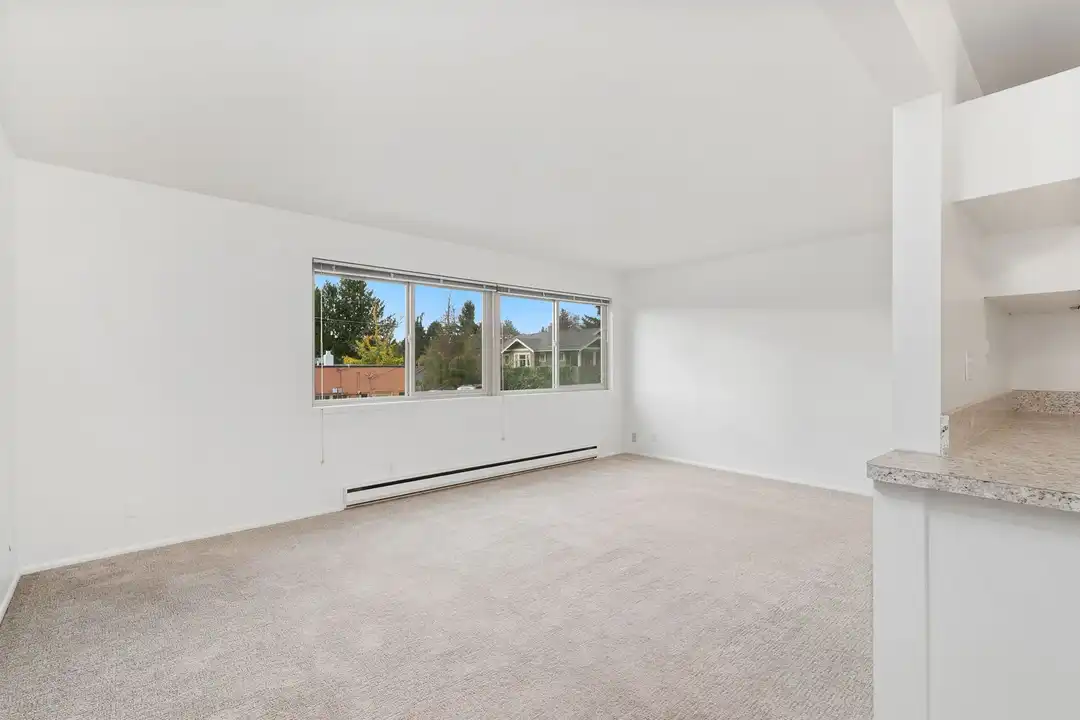 5502 29th Ave NE unit 1 – další