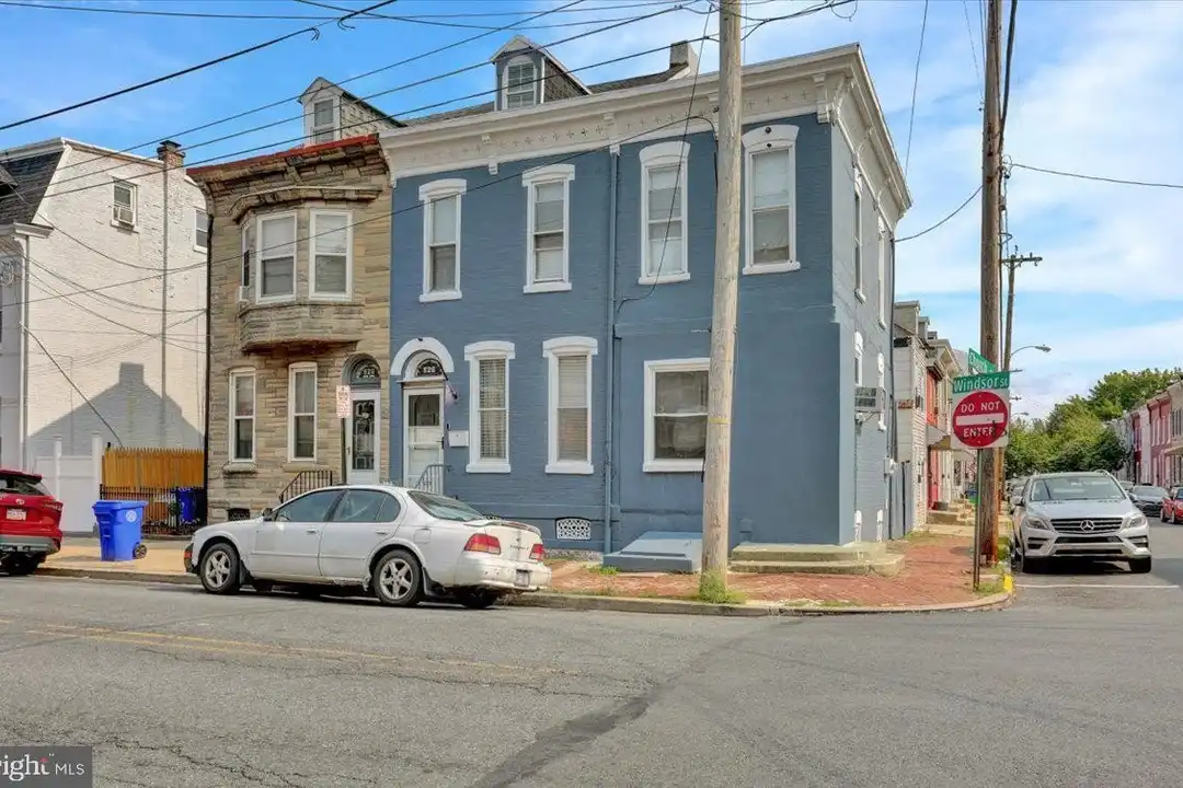 526 Windsor St – photo 1