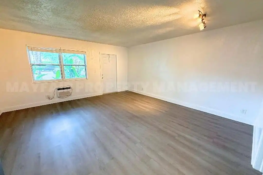 240 SW 8th St - More