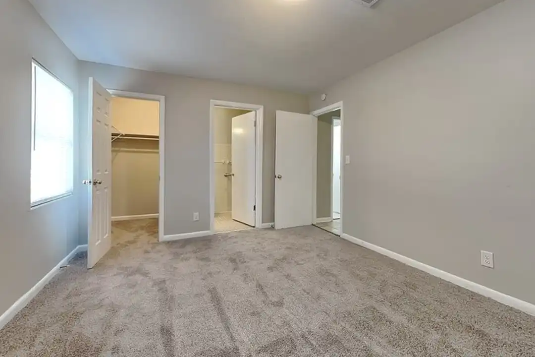 10927 Regency Dr – další
