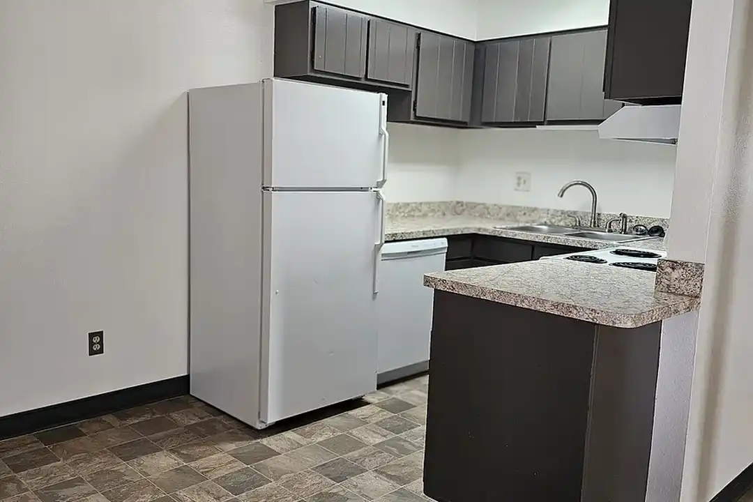 Chateau Villa Apartments - View 6