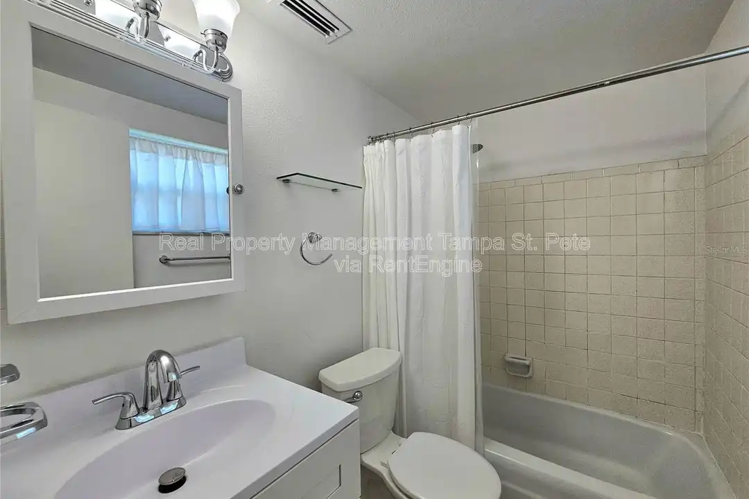 611 Lyndhurst St - More