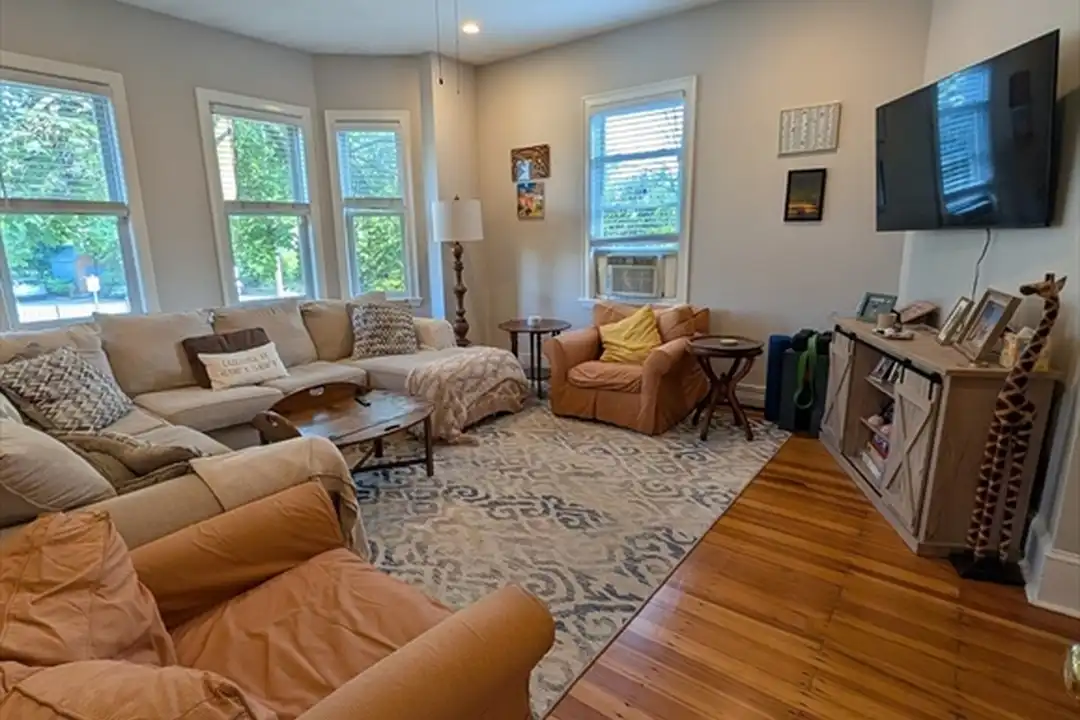 186 Amory St unit 1 - Widok 4