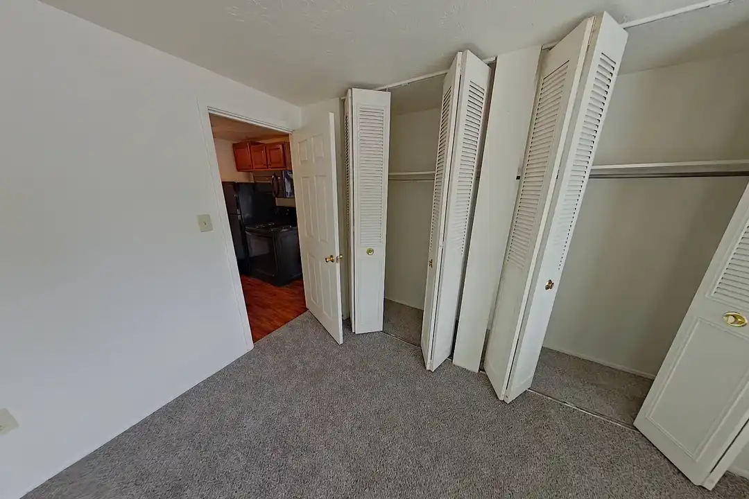 Canterbury Court Apartments – photo 1