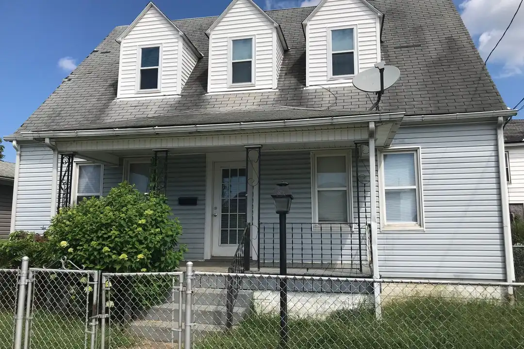 1017 Virginia Ave – photo 1 of 9