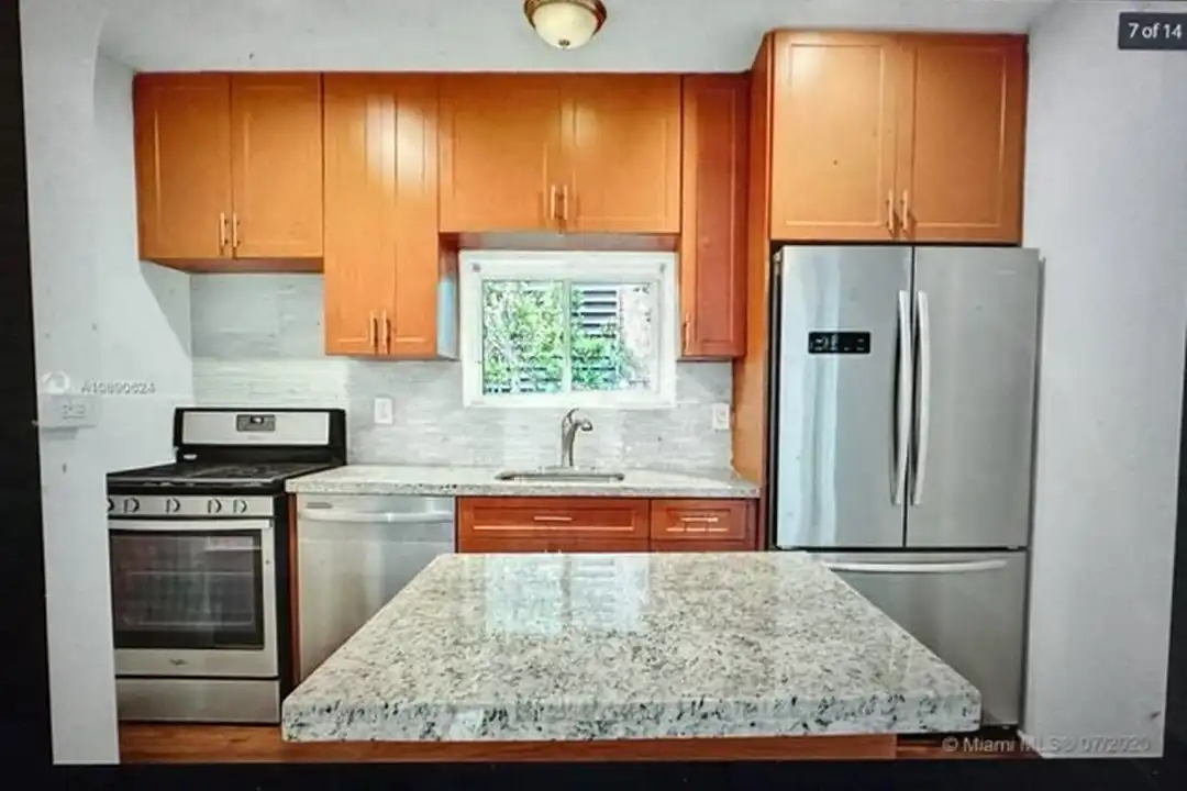 9065 Harding Ave unit D - 2 - More