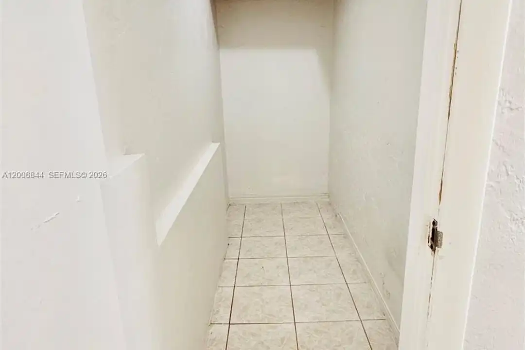 Apartment in Hollywood - View 3