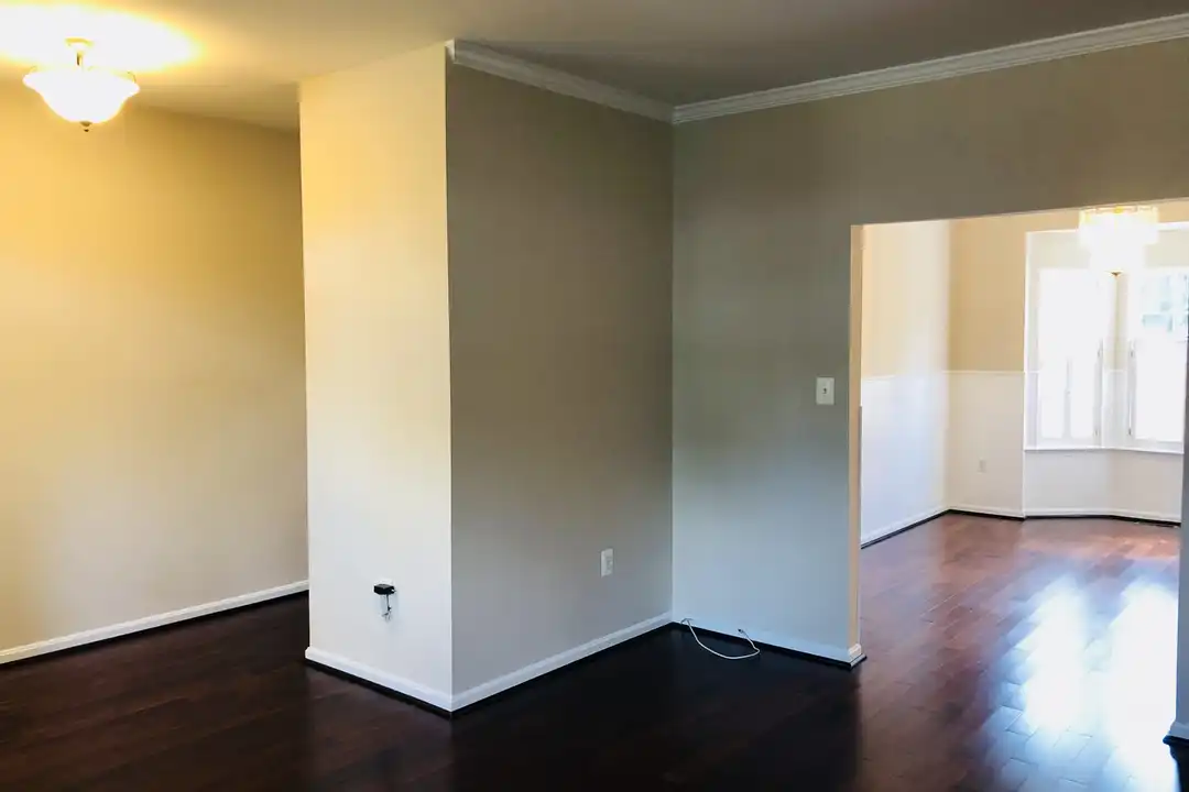 11 Catherine Ln - More