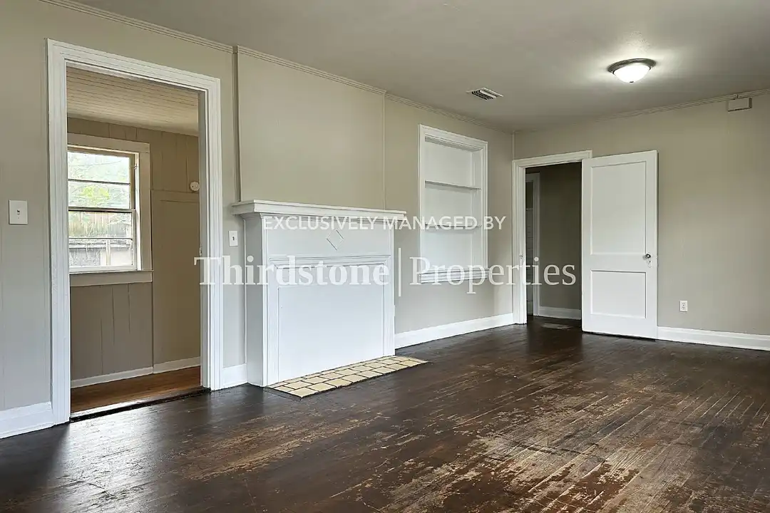 562 W 49th St – pohled 2