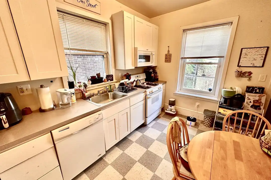446 W Earlham Ter - More