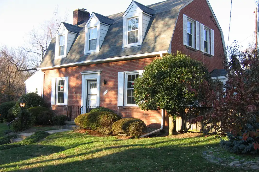 1811 N Edgewood St – photo 1