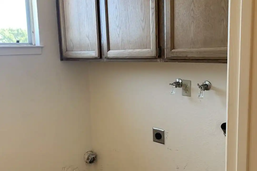 308 Barbara Ln - More