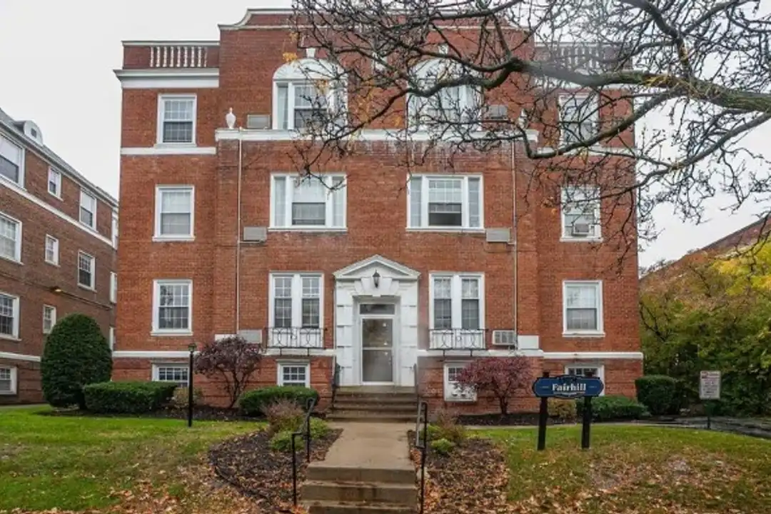 13654 Fairhill Rd unit 203 – photo 1