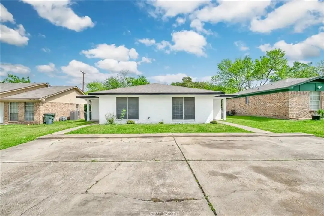 3911 Olive St #B – photo 1