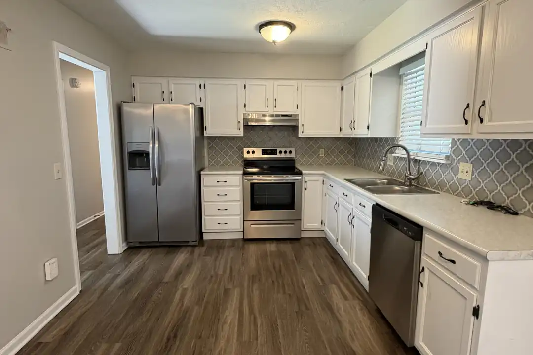 1820 E Cherokee Ln - More