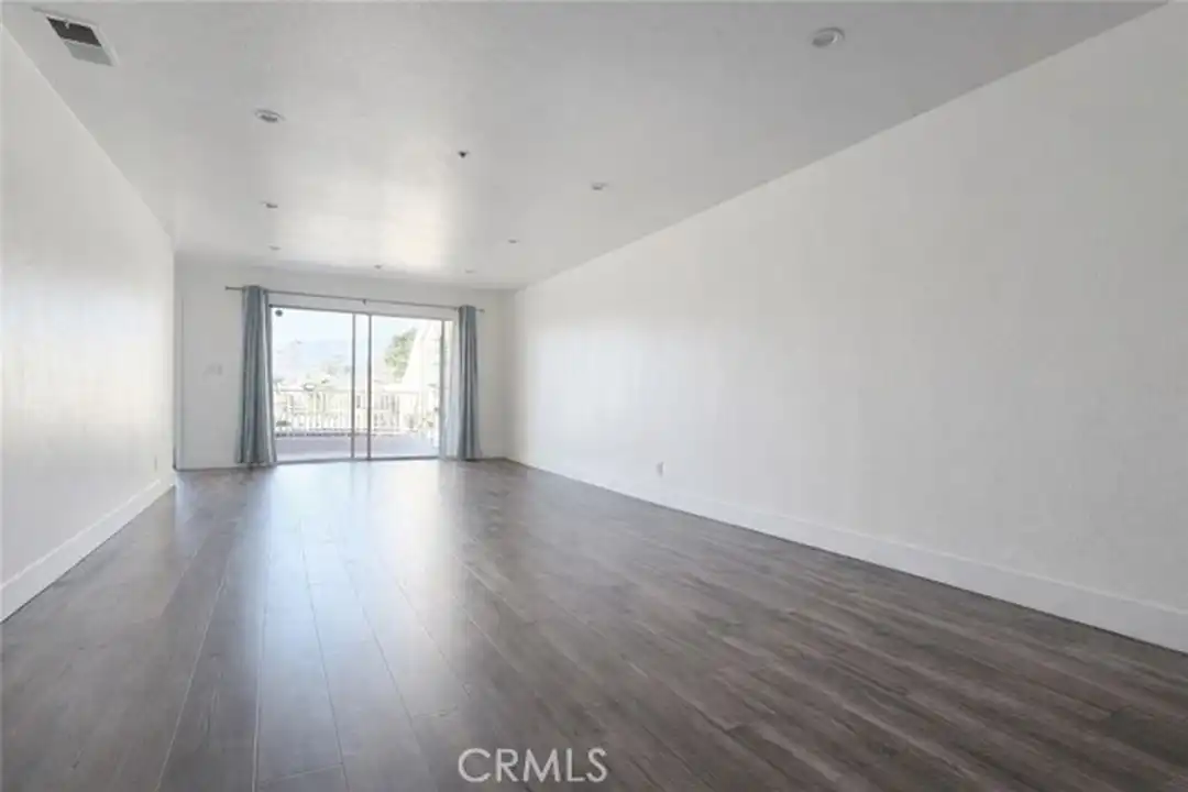 Apartment in Alhambra - View 4