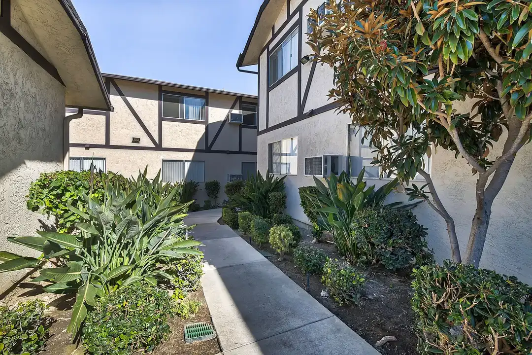 Apartment in San Diego - View 5