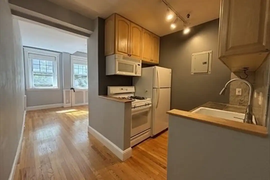 2001 Commonwealth Ave unit 2 - View 4