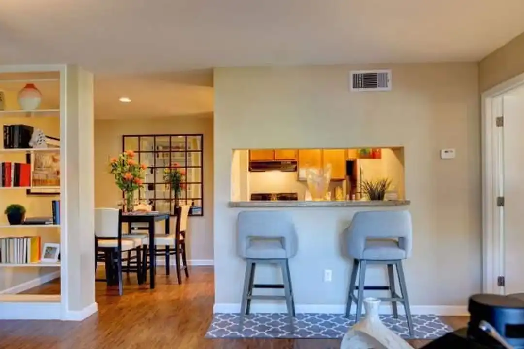 Apartment in Webster - View 5