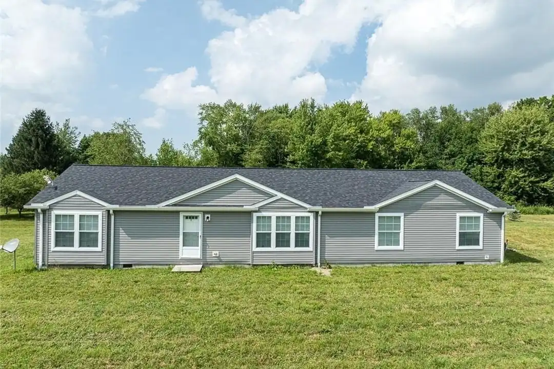 5719 N Richmond Rd – photo 1 of 29