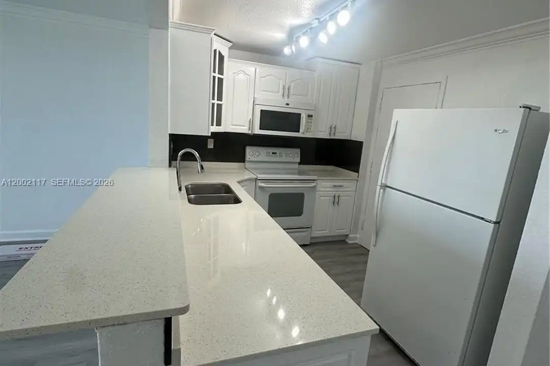 Apartment in Miami - View 2
