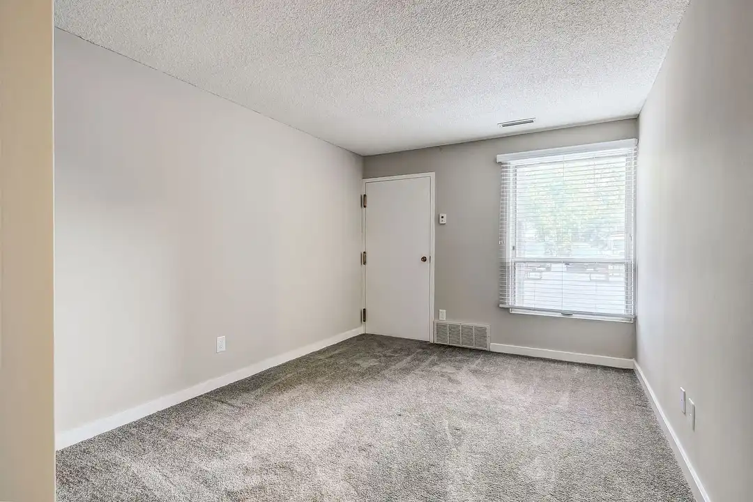 Castlewood Apartments – photo 1