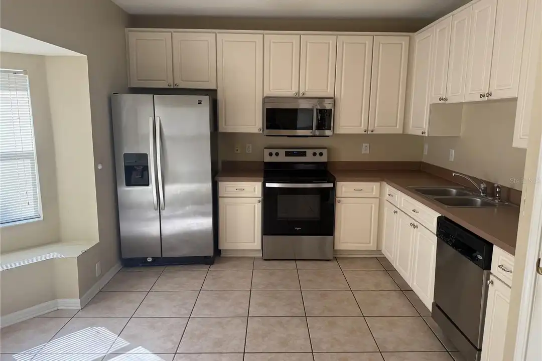 House in Fish Hawk - View 4