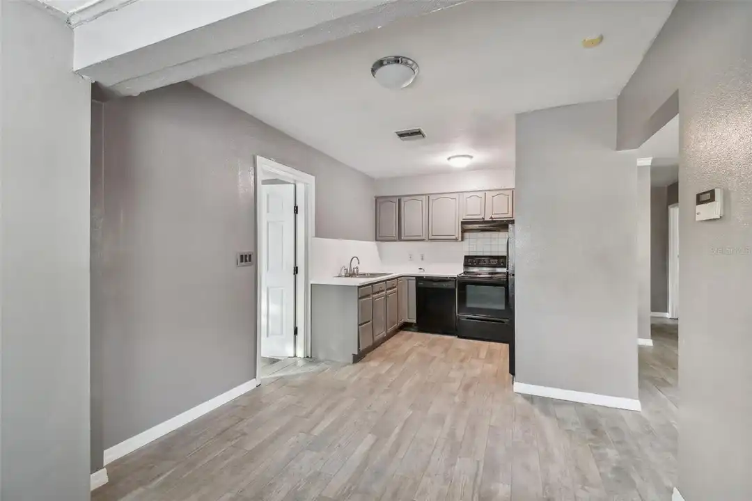 1921 W State St – pohled 4