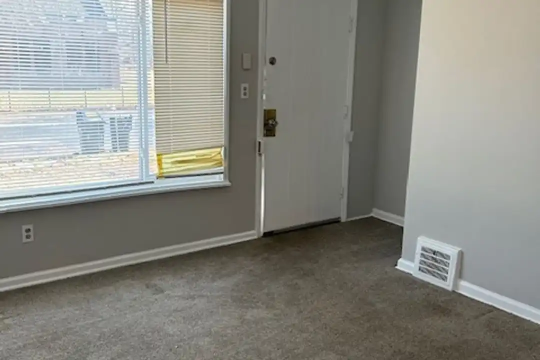 18025 Bentler St – pohled 2
