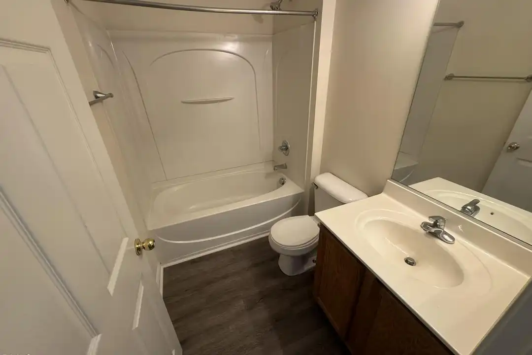 3011 Barrymore St unit 100 – další