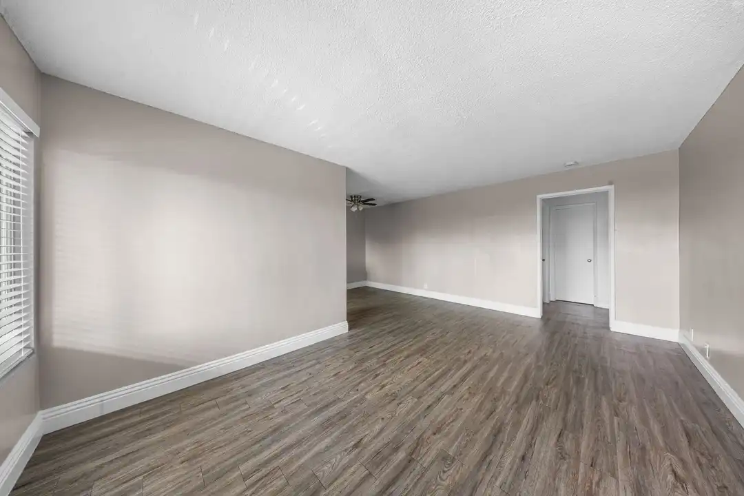 405 W 10th St unit J - View 3