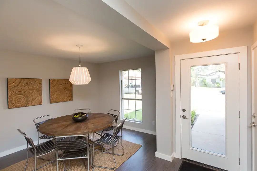 917 Minturn Ln - View 2
