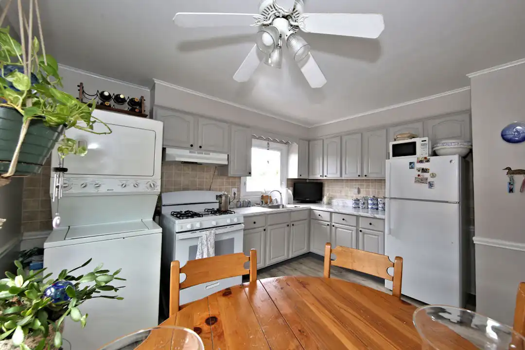 110 Holland St – photo 1 of 7