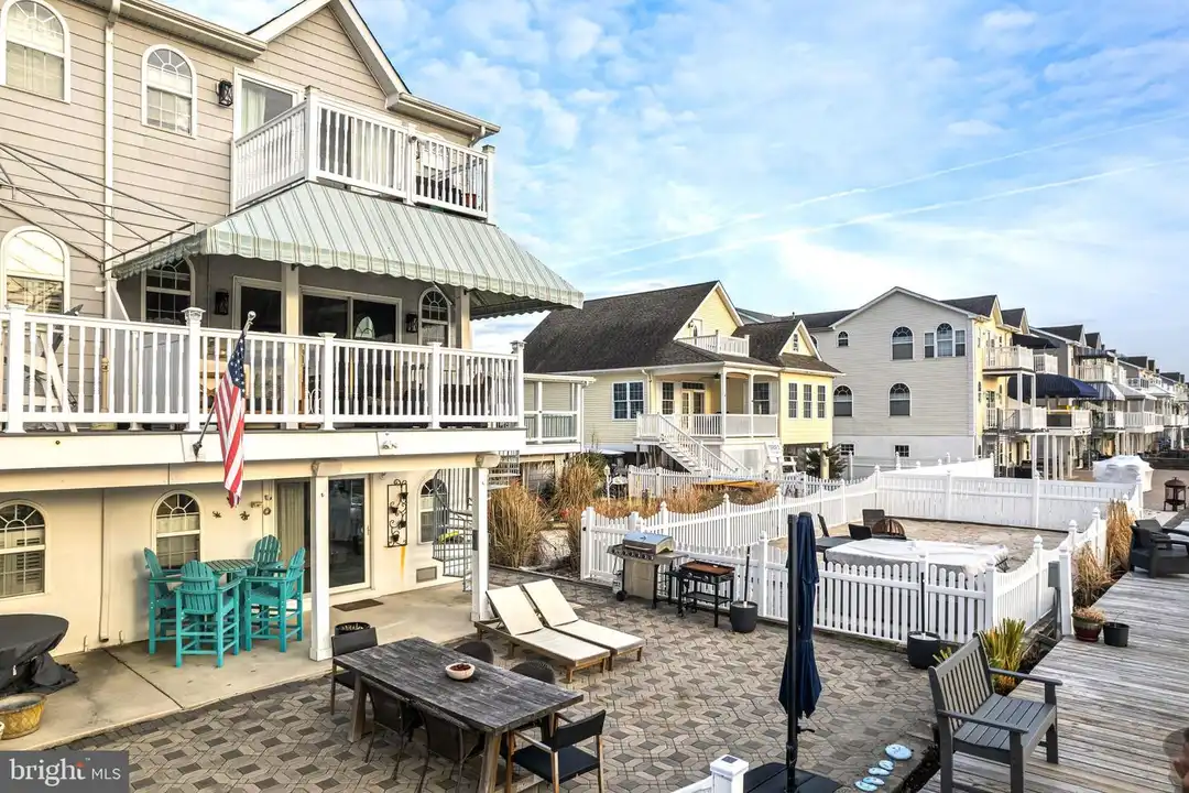 536 W Montgomery Ave - More