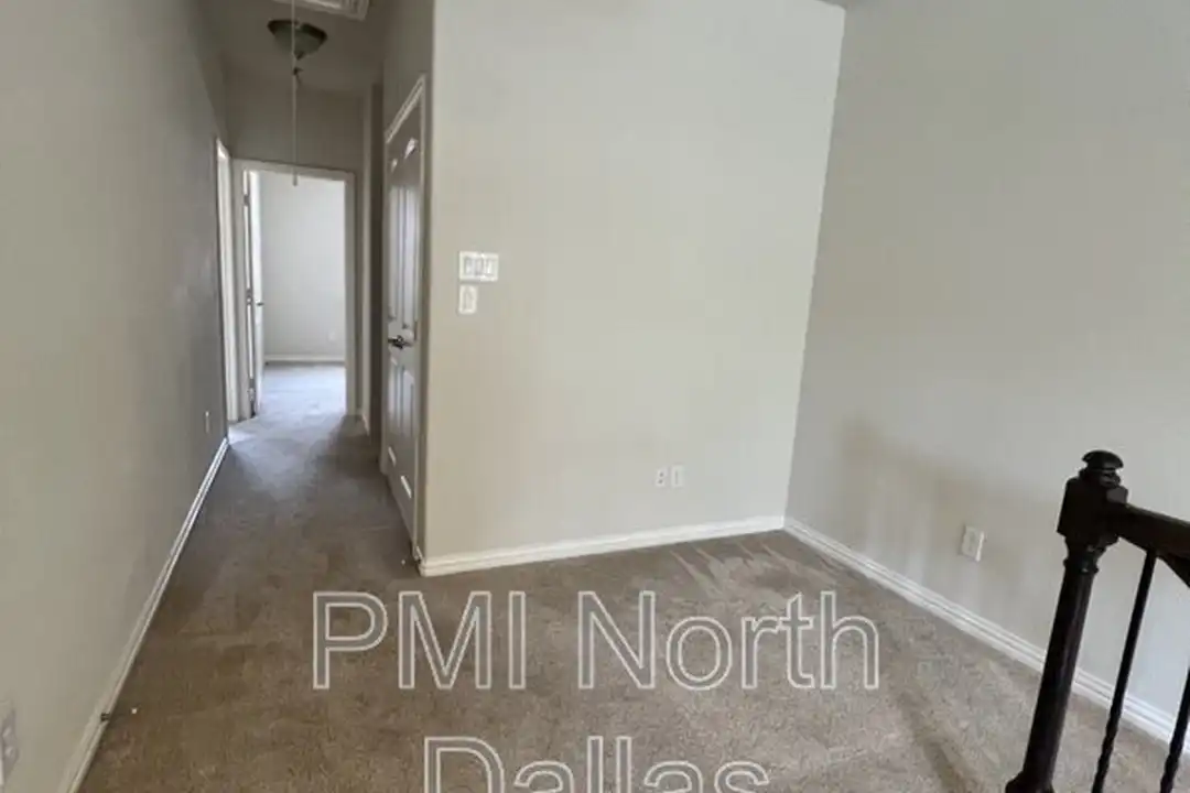 532 S Greenville Ave - More