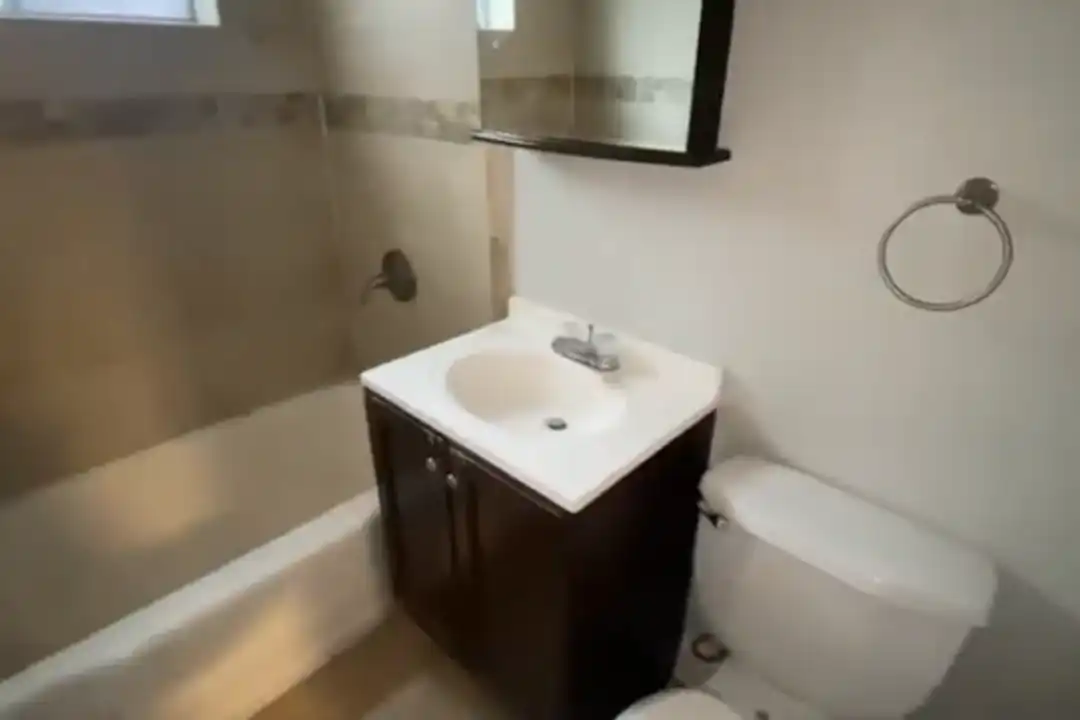 1743 W Bryn Mawr Ave - View 5