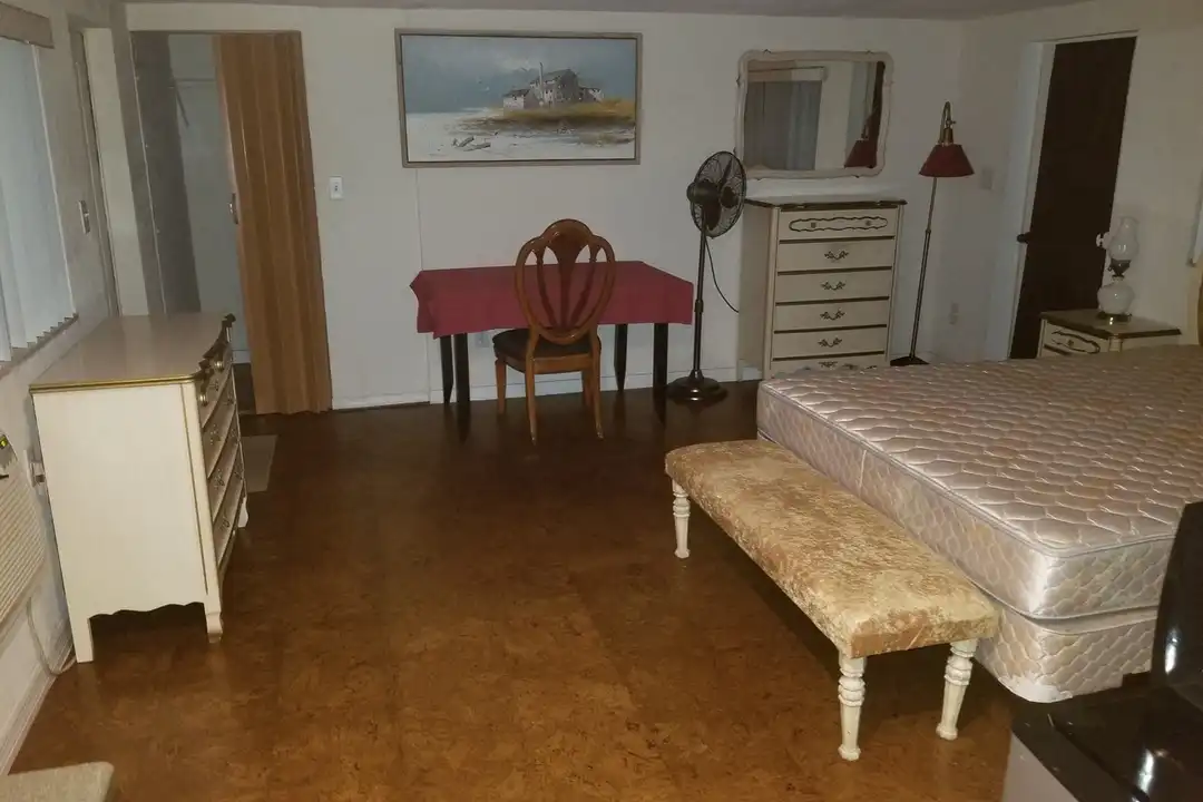300 Salem Ave NW - View 5