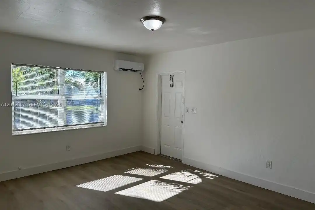 1956 Lincoln St #6 - View 3
