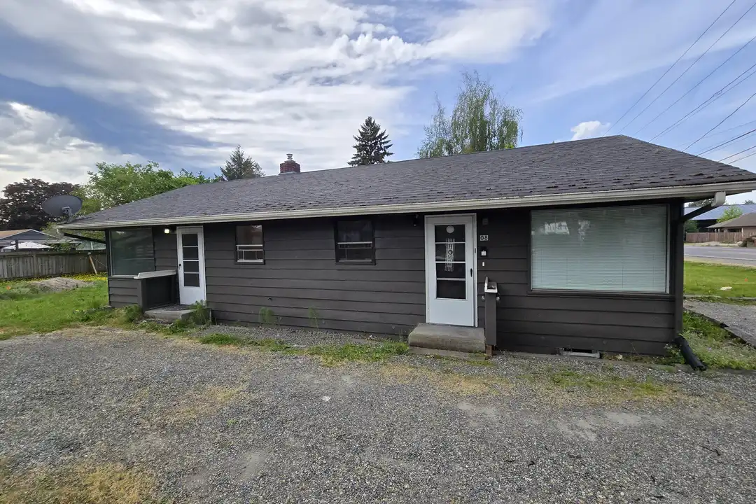 10910 Valley Ave E - View 3
